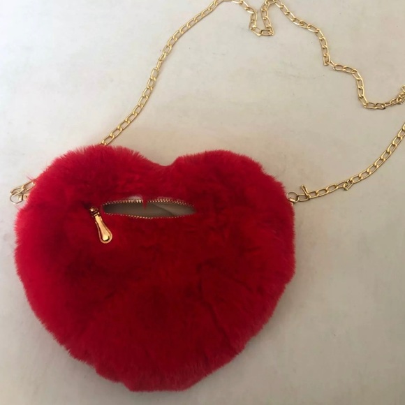Crossbody/Shoulder Faux Fur Red Heart Purse - Picture 2 of 6